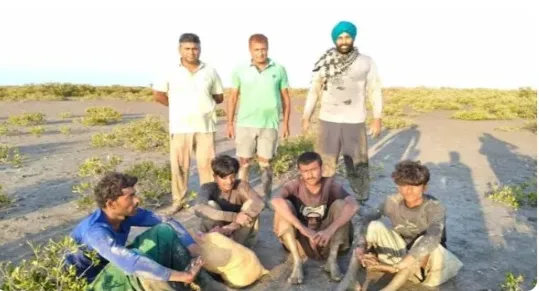 భారత్‌లోకి ప్రవేశించిన పాక్ జాలర్లు.. నలుగురిని అదుపులోకి తీసుకున్న బీఎస్‌ఎఫ్